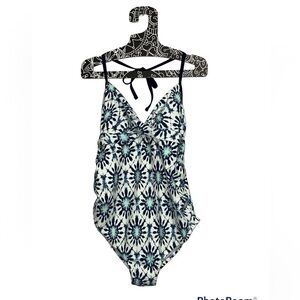 𝅺🆕 Liz Lange Maternity Halter One Piece Swimsuit